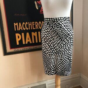 NALLY & MILLIE: Chic Geometric Skirt
